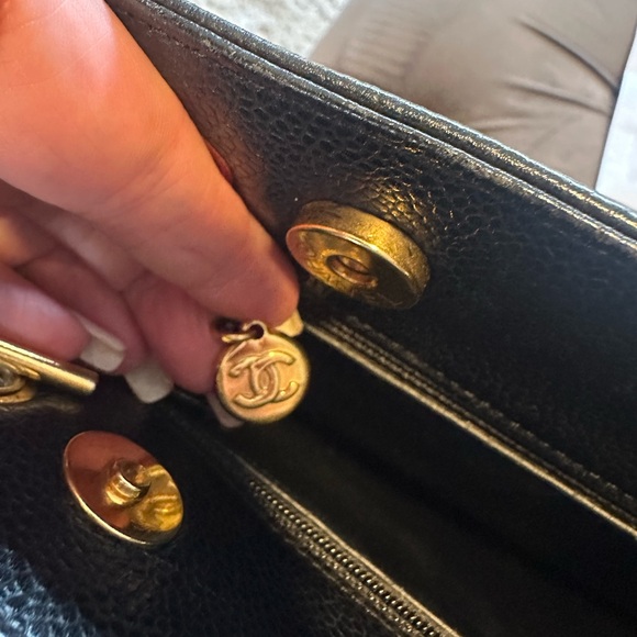 CHANEL Black Shoulder Bag with Gold Accents - Picture 9 of 17